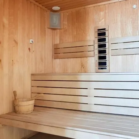 Promenada & Piscina Interioara Apartment *