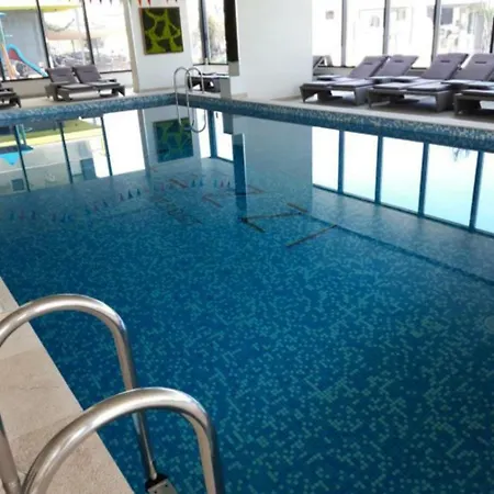 Promenada & Piscina Interioara * Navodari