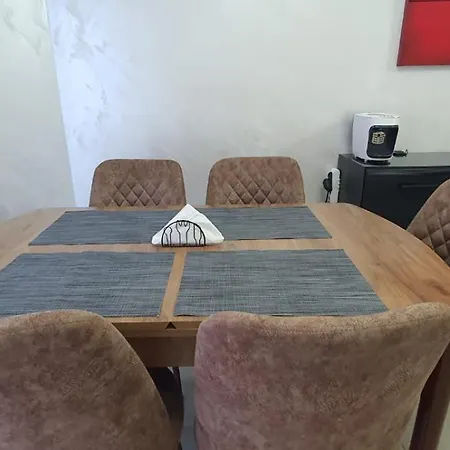 Apartament Promenada & Piscina Interioara *