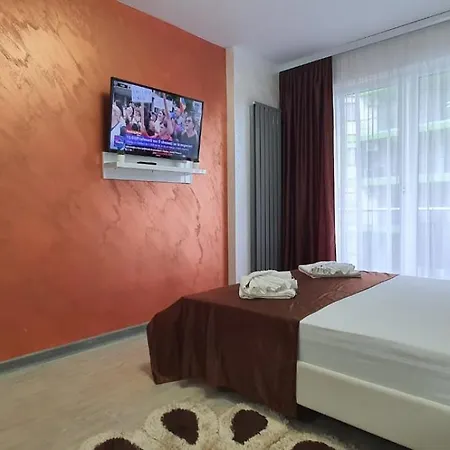 Promenada & Piscina Interioara * Navodari