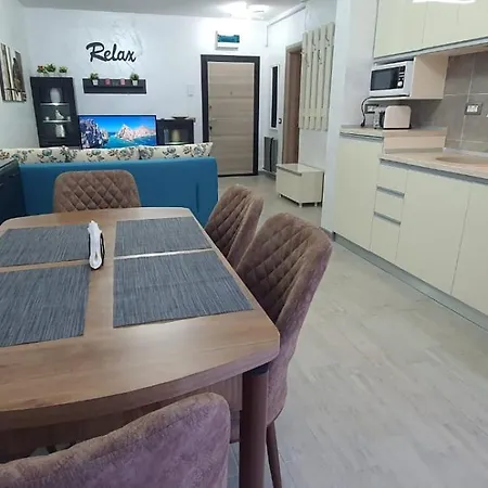 Promenada & Piscina Interioara Apartment